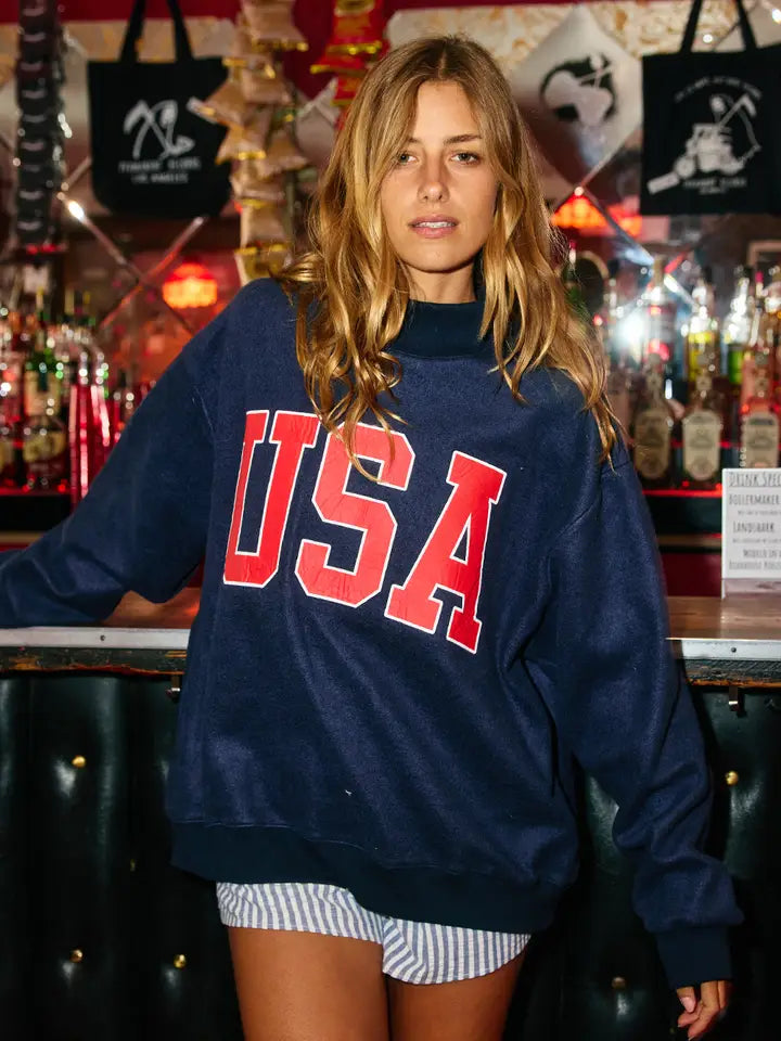 USA sweatshirt.