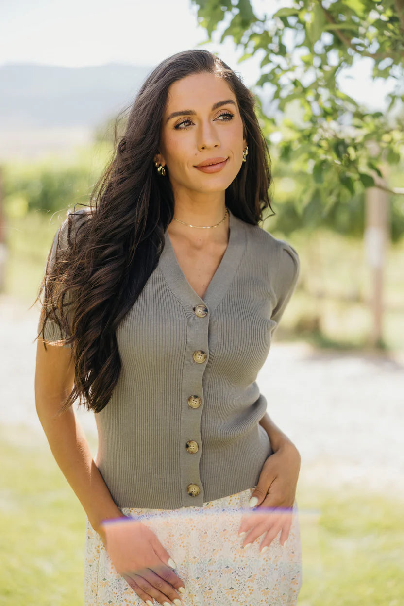 Short Sleeve Cardi in Moss