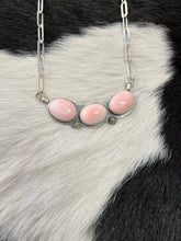 Load image into Gallery viewer, Pink Conch Necklace
