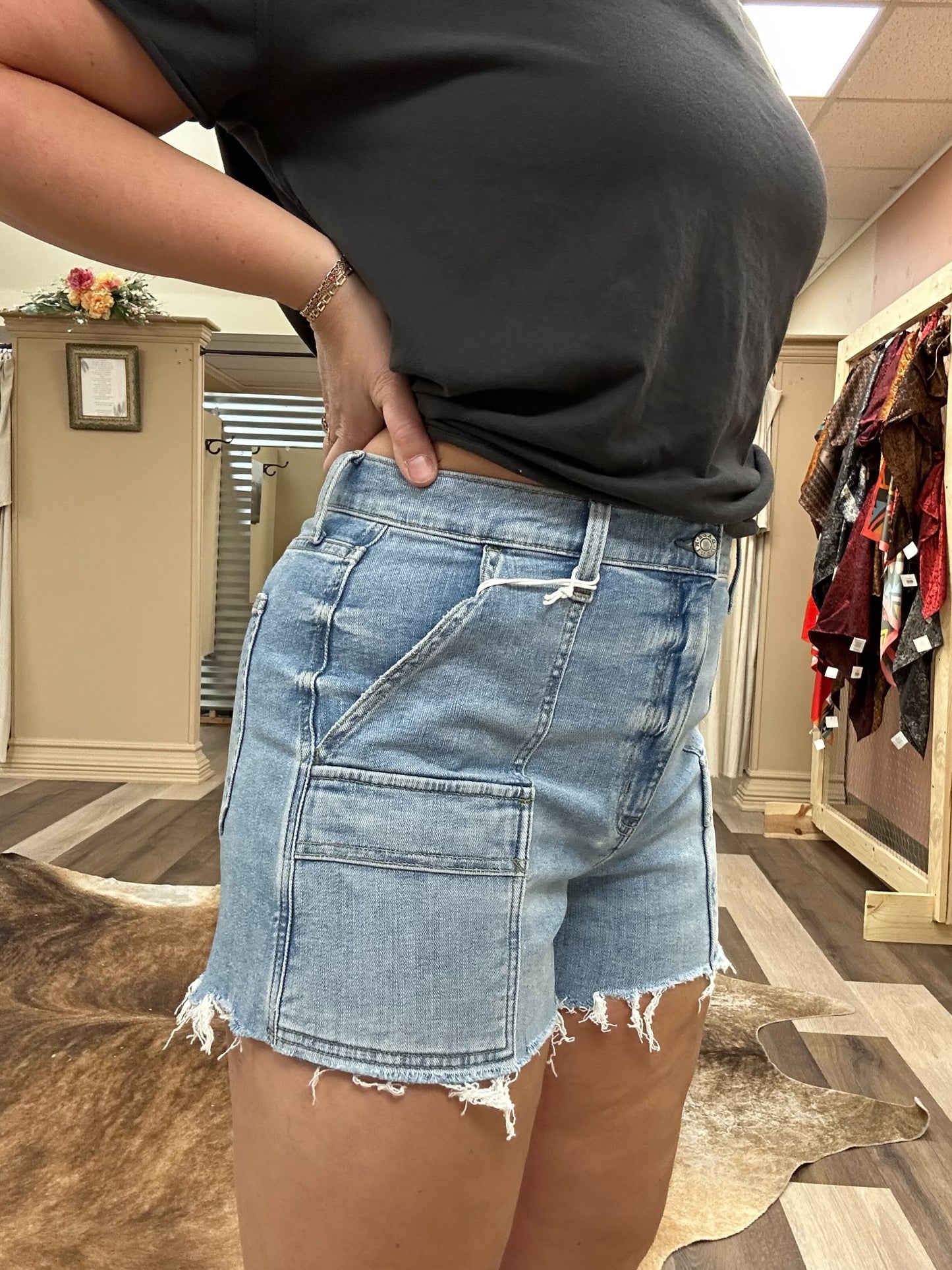 Daze the knockout cargo short in clarity