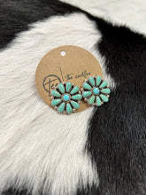 Load image into Gallery viewer, Turquoise Flower studs
