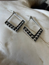 Load image into Gallery viewer, Silver Diamond shape earring
